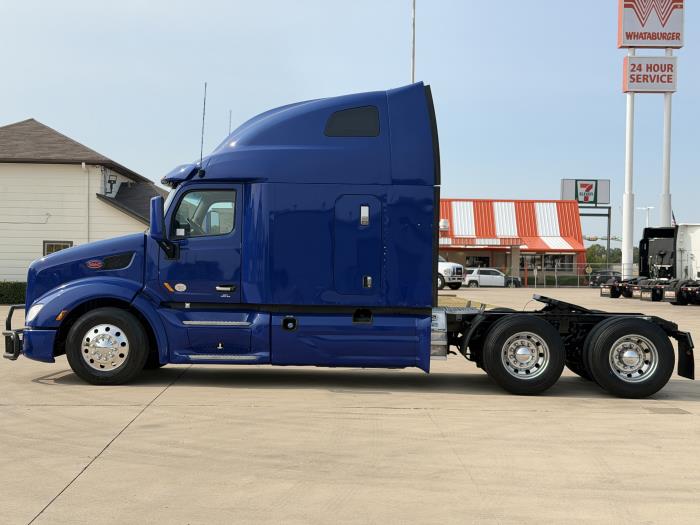 2022 Peterbilt 579-8
