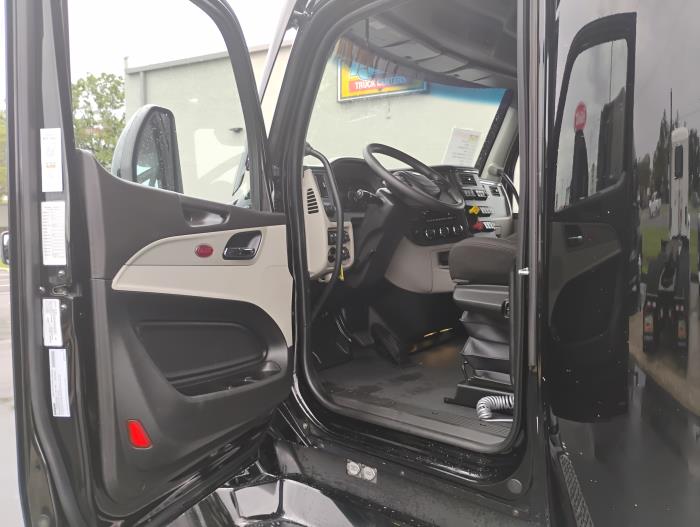 2023 Peterbilt 579-11