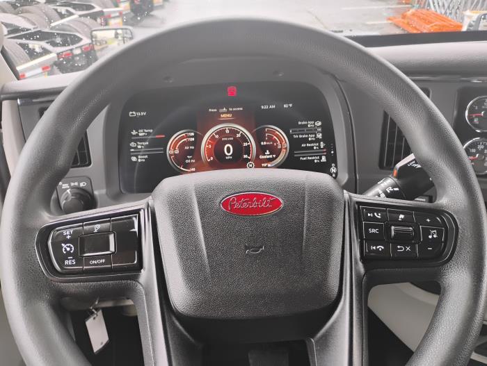 2023 Peterbilt 579-12
