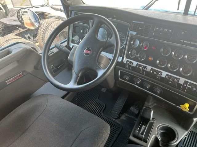 2023 Kenworth T800-8