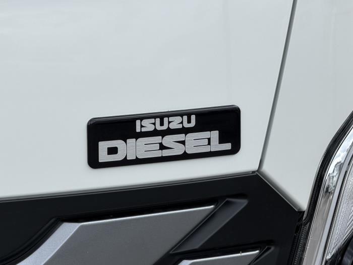 2027 Isuzu NPR-HD-11