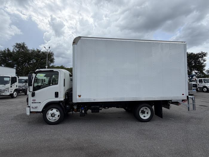 2027 Isuzu NRR — photo 3