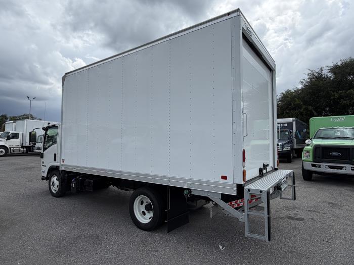 2027 Isuzu NRR — photo 4