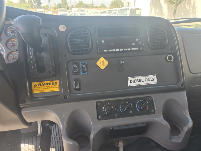 2022 Freightliner Business Class M2 106-4