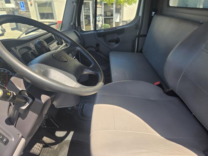 2022 Freightliner Business Class M2 106-5