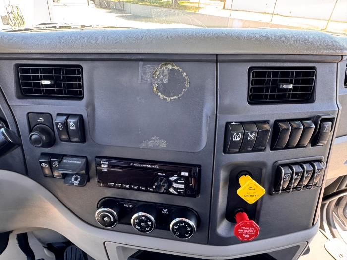 2021 Peterbilt 579-13
