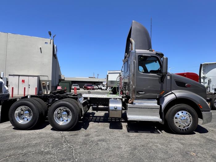 2021 Peterbilt 579-3