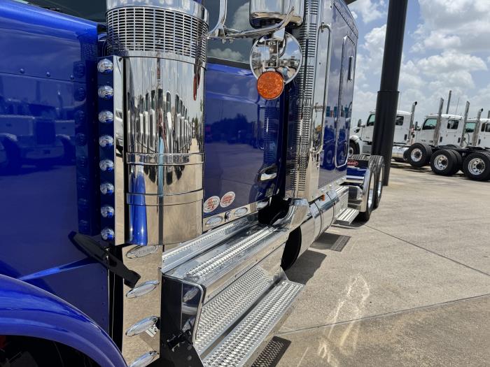2027 Peterbilt 589-10