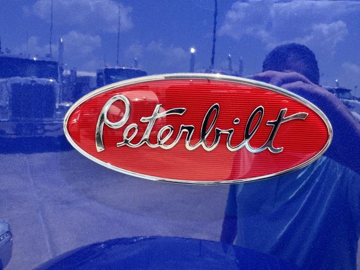 2027 Peterbilt 589-15