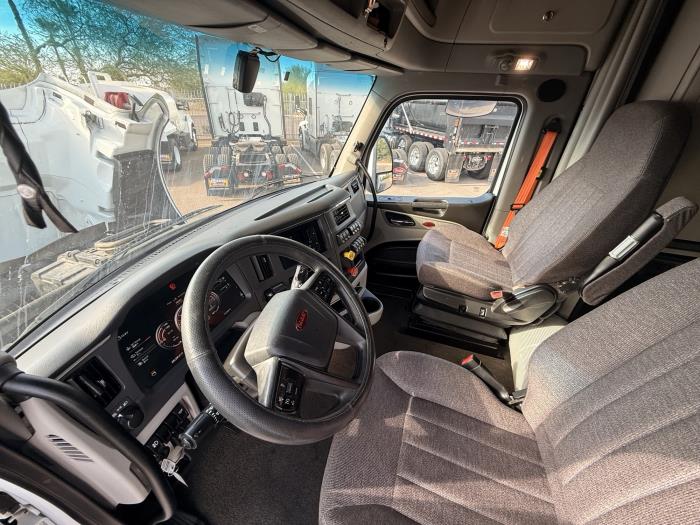 2023 Peterbilt 579-9