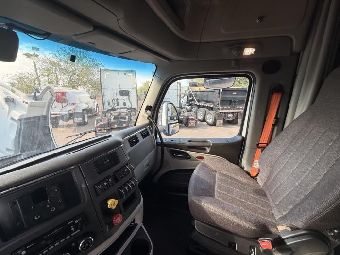 2023 Peterbilt 579-12
