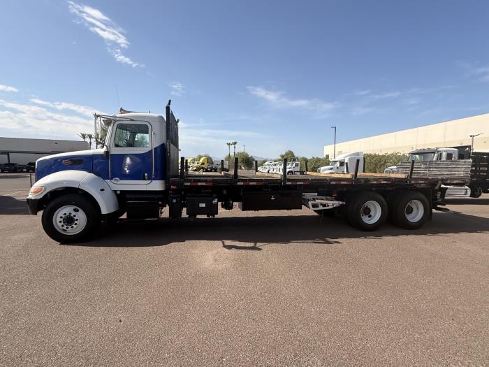 2019 Peterbilt 348-1