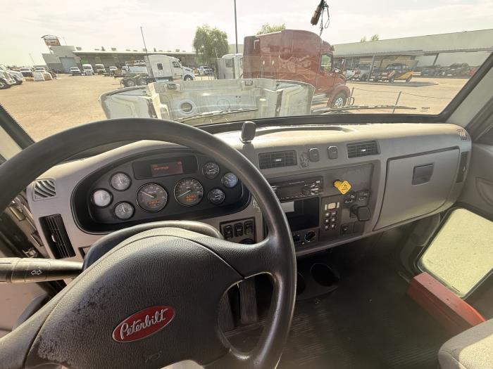 2019 Peterbilt 348-10