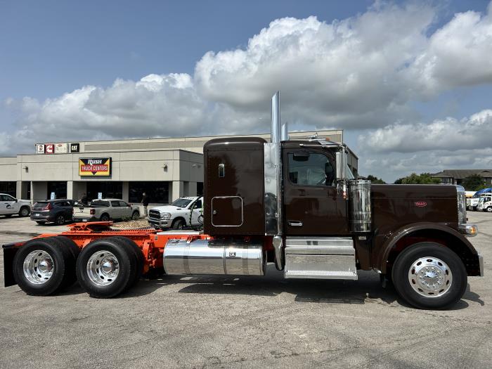 2027 Peterbilt 589-3