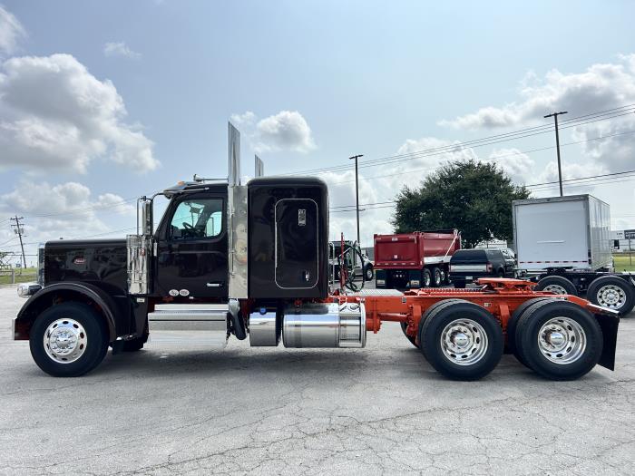 2027 Peterbilt 589-7