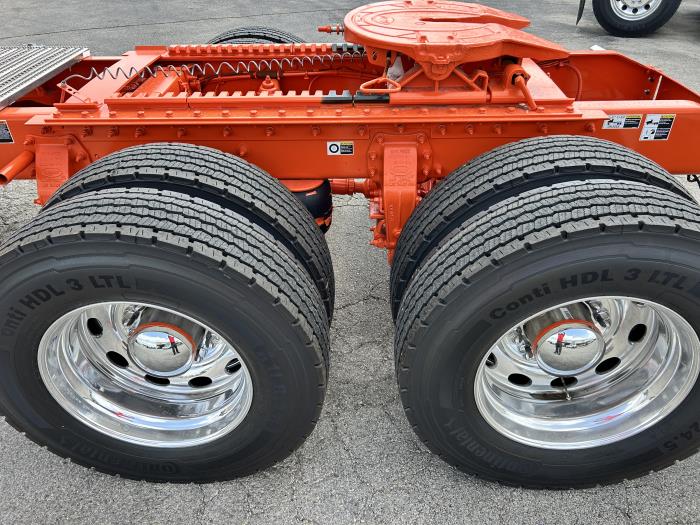 2027 Peterbilt 589-8