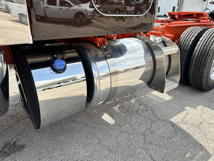 2027 Peterbilt 589-18