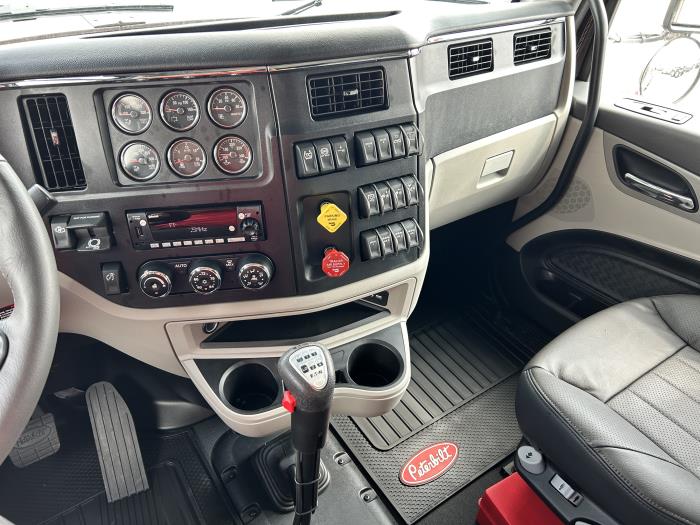 2027 Peterbilt 589-33