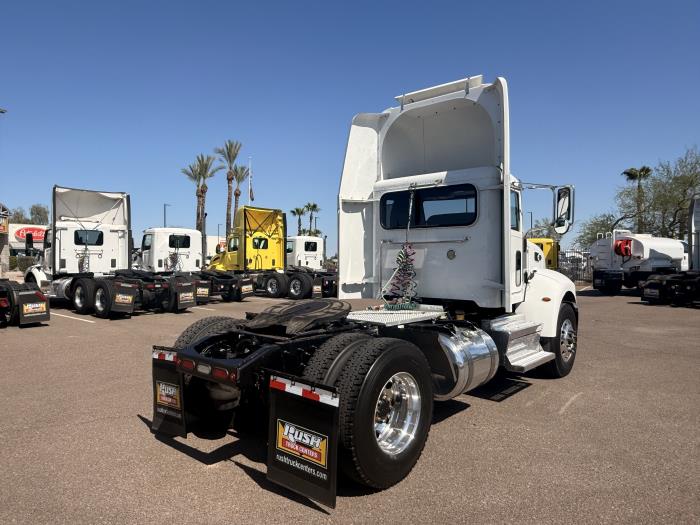 2020 Peterbilt 337-4