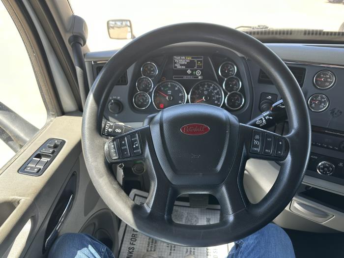 2021 Peterbilt 579-5