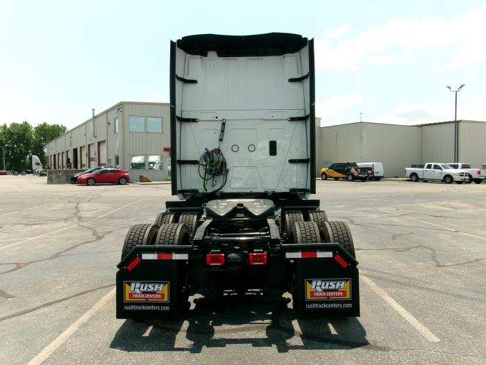 2027 International LT625-4