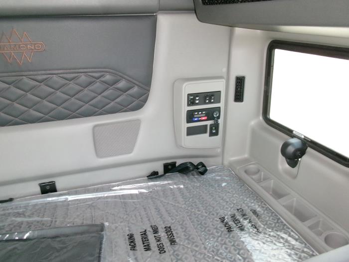 2027 International LT625-13