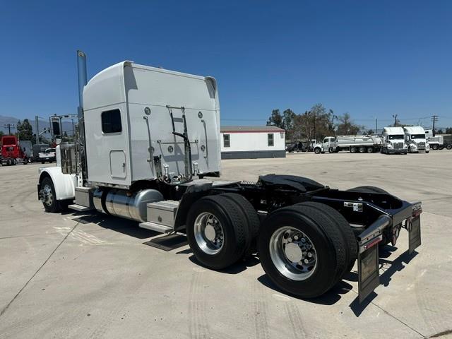 2022 Peterbilt 389-8