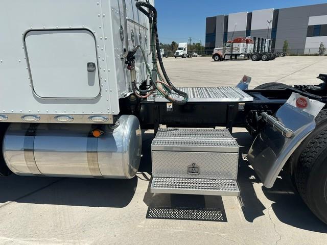 2022 Peterbilt 389-9