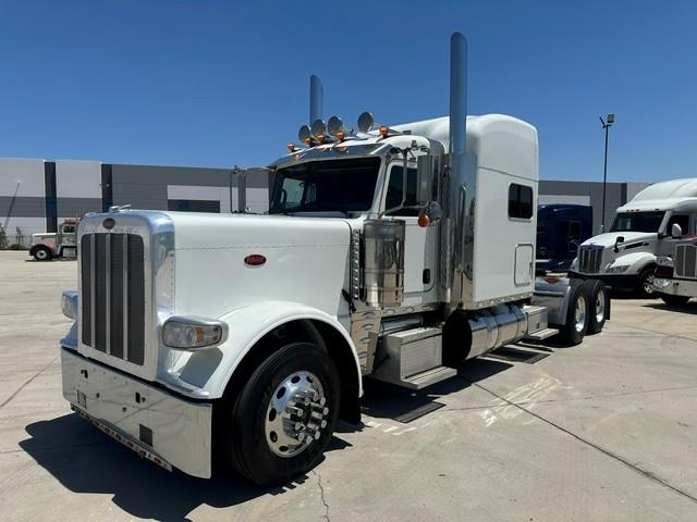 2022 Peterbilt 389-0