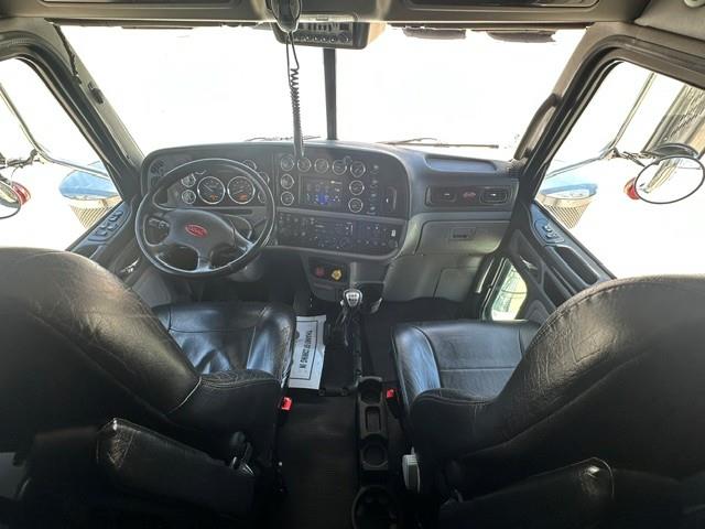 2022 Peterbilt 389-18