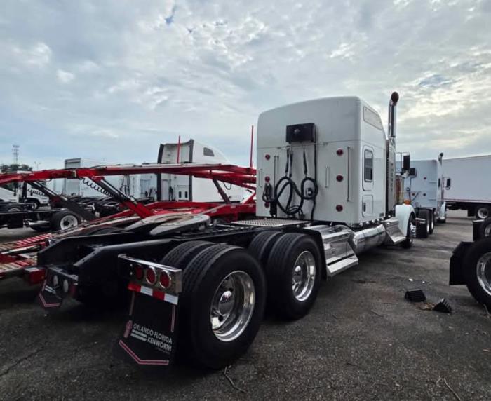 2023 Kenworth W900L-3