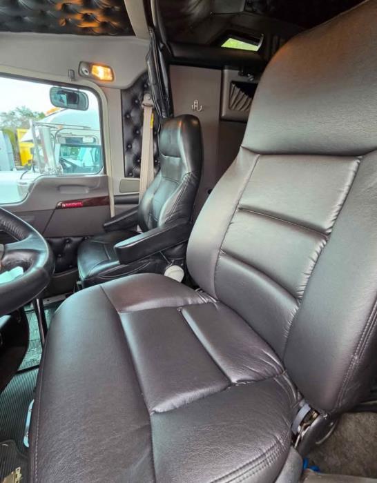 2023 Kenworth W900L-8