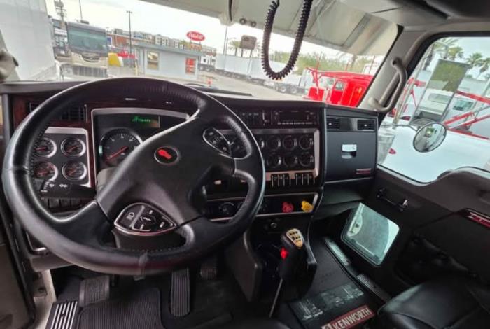 2023 Kenworth W900L-9