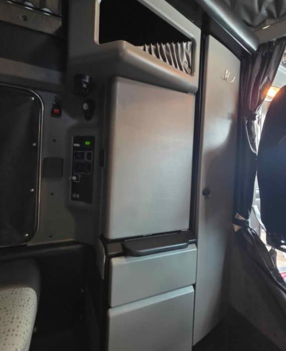 2023 Kenworth W900L-14