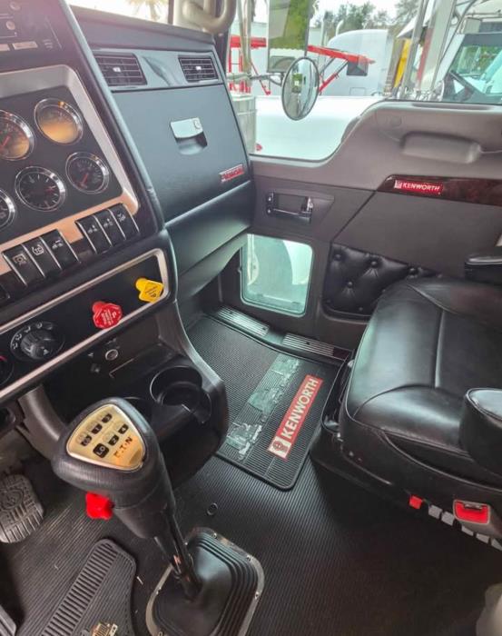 2023 Kenworth W900L-17