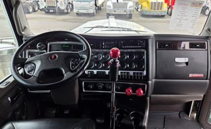 2023 Kenworth W900L-2