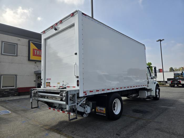 2019 Freightliner Business Class M2 106-5