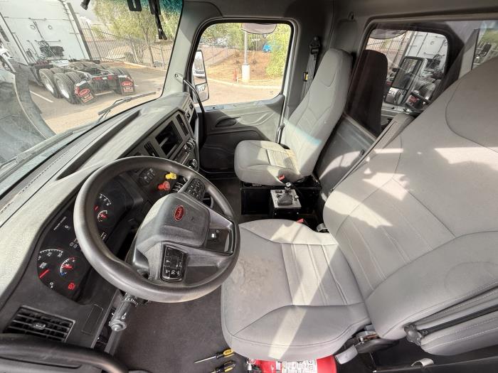 2025 Peterbilt 548-10