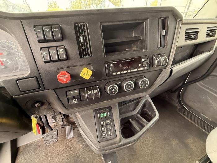 2025 Peterbilt 548-14