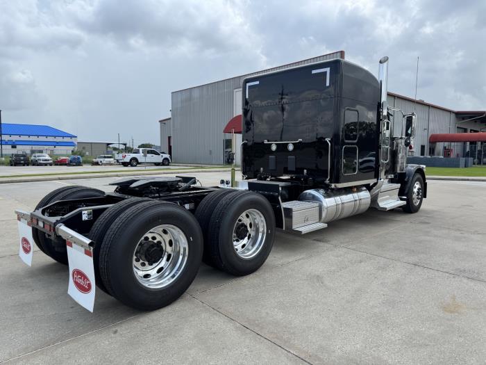 2027 Peterbilt 589-4