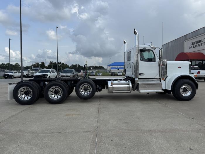 2027 Peterbilt 589-4