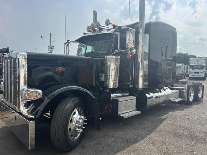 2023 Peterbilt 389-1