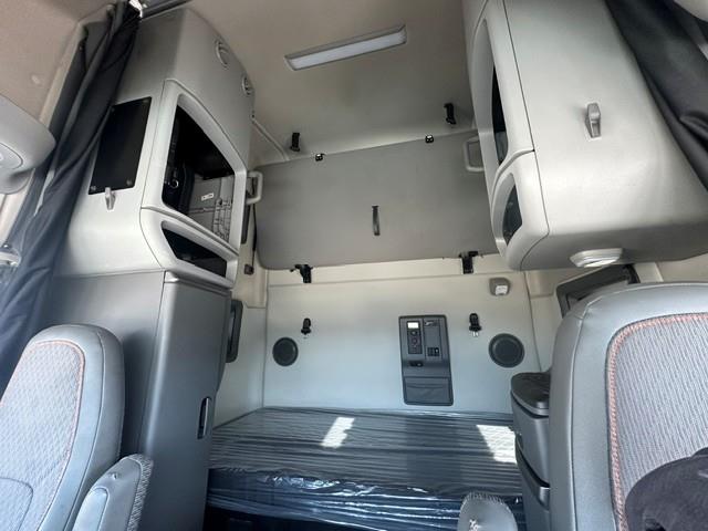 2022 Volvo VNL 760 — photo 6