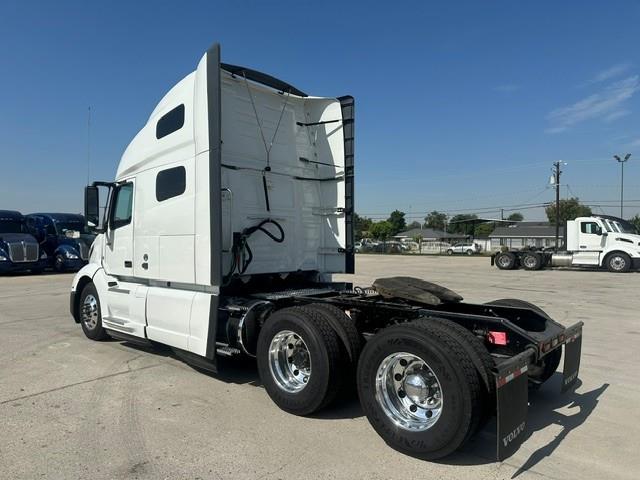 2022 Volvo VNL64T760-14