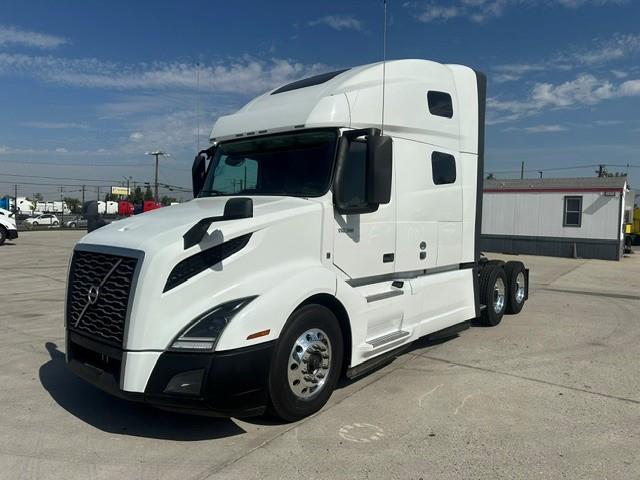 2022 Volvo VNL64T760-15