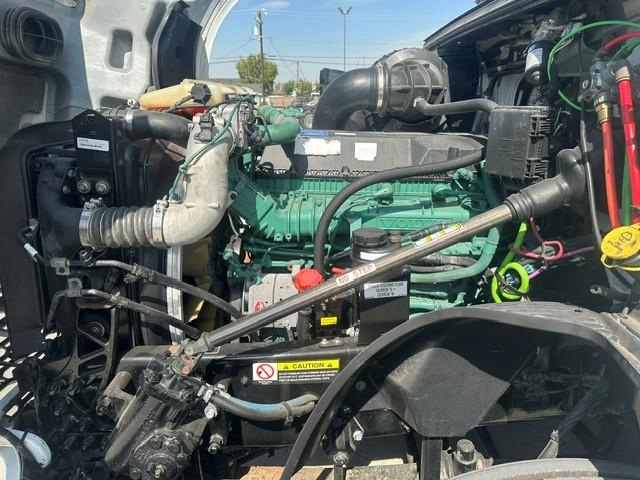2022 Volvo VNL64T760-16