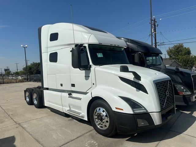 2022 Volvo VNL64T760-19