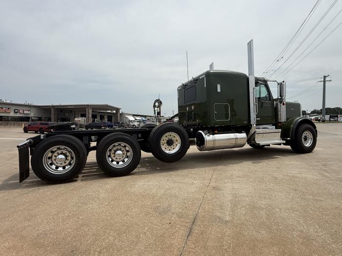 2027 Peterbilt 589-15