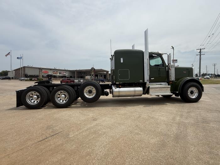 2027 Peterbilt 589-16