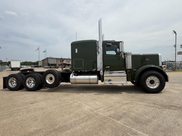 2027 Peterbilt 589-17